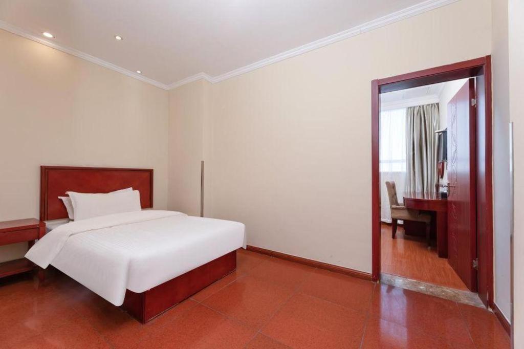 Greentree Inn Suzhou Railway Station North Square Haobainian Wedding Dress City Express Hotel Exteriör bild
